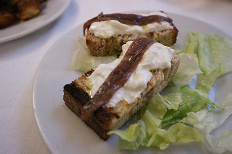 Trattoria Flavio al Veloavevodetto bruschetta con alici e stracciatella di bufala