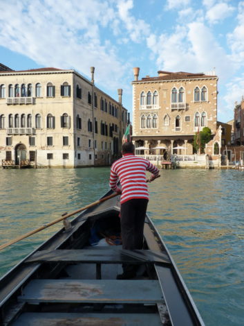 gondola traghetto a venezia