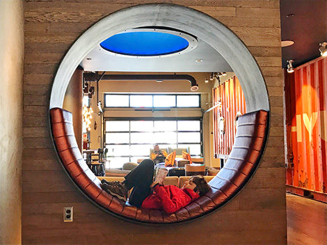 Zephyr Hotel