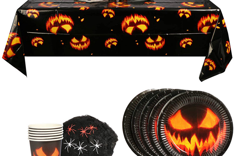Set per apparecchiare la tavola ad Halloween