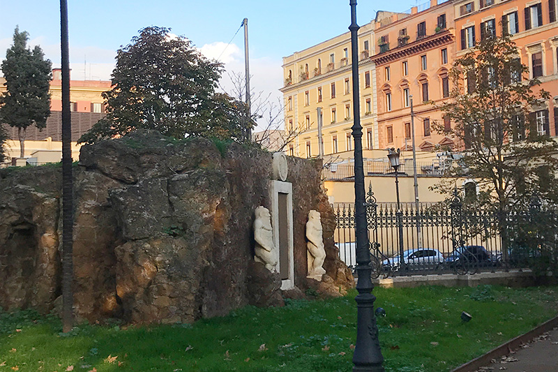 La Porta Alchemica a Piazza Vittorio