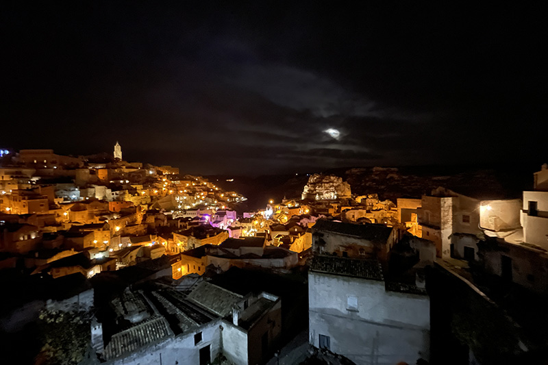 La vista su Matera di Notte